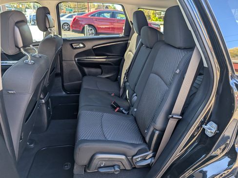 Used 2019 Dodge Journey SE w/ Premium Group image 18