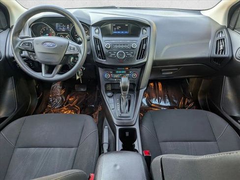 Used 2018 Ford Focus SE w/ SE Appearance Package image 16