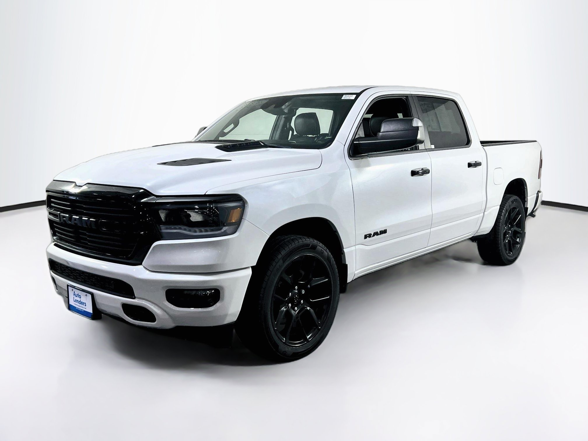 Used 2023 RAM 1500 Laramie AWD/4WD image 1