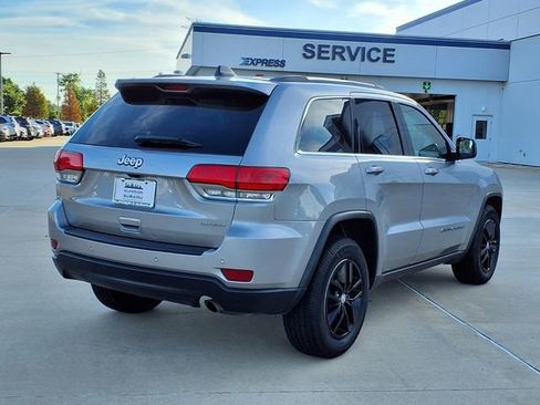 Used 2018 Jeep Grand Cherokee Laredo RWD image 4
