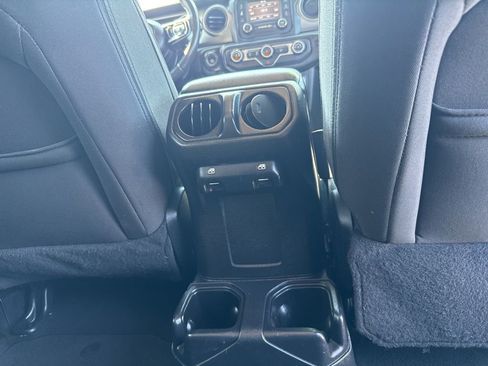 Used 2019 Jeep Wrangler Unlimited Sport S image 29