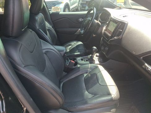 Used 2020 Jeep Cherokee High Altitude AWD/4WD image 11