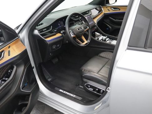 Used 2023 Jeep Grand Cherokee L Summit AWD/4WD image 17