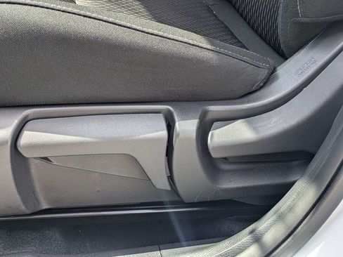 Used 2025 Mitsubishi Outlander ES FWD image 19