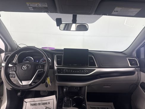 Used 2016 Toyota Highlander LE image 21