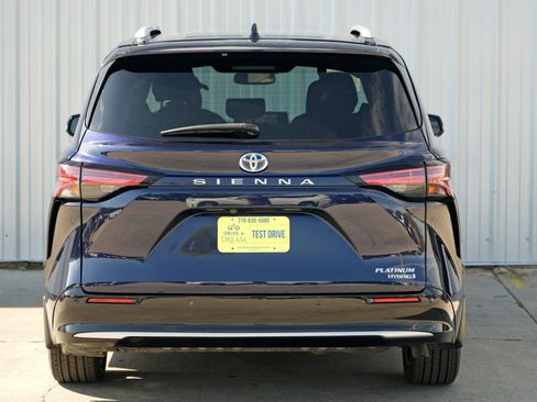Used 2024 Toyota Sienna Platinum image 54