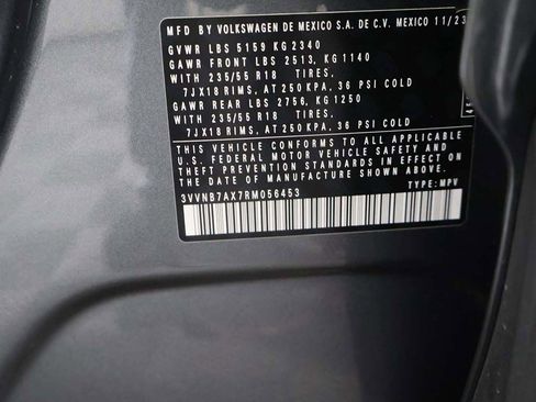 Used 2024 Volkswagen Tiguan SE w/ Panoramic Sunroof Package FWD image 54