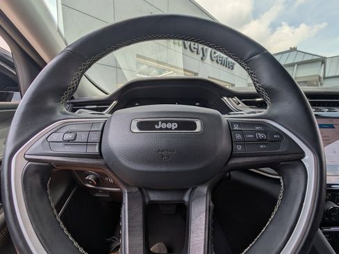 Used 2022 Jeep Grand Cherokee Limited image 19