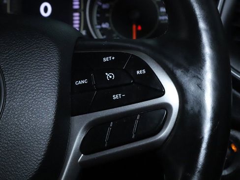 Used 2019 Jeep Cherokee Latitude Plus w/ Cold Weather Group image 23