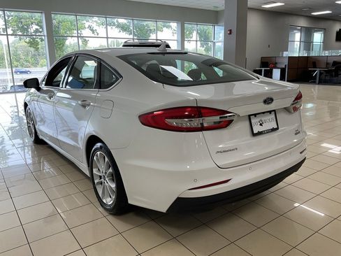 Used 2020 Ford Fusion SE image 5