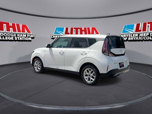 Used 2025 Kia Soul LX w/ LX Technology Package FWD image 6