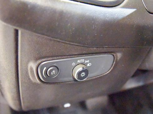 Used 2022 Chevrolet Equinox RS w/ RS Leather Package image 21