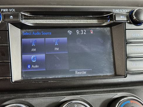 Used 2017 Toyota RAV4 LE FWD image 21