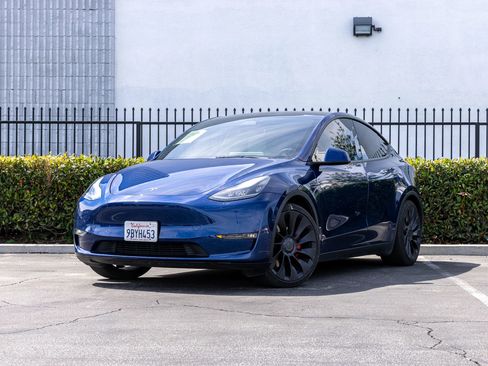 Used 2022 Tesla Model Y Performance image 14