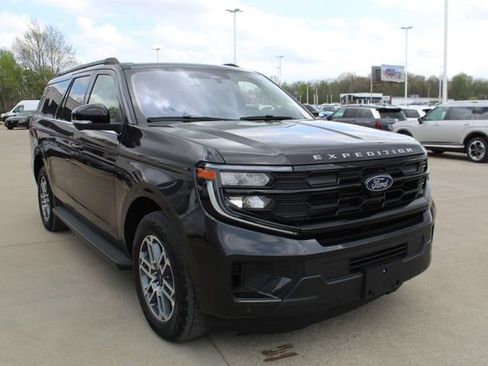 Used 2025 Ford Expedition Max Active AWD/4WD image 7
