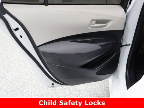 Certified 2025 Toyota Corolla LE image 23