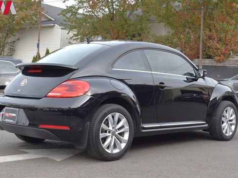 Used 2013 Volkswagen Beetle TDI image 5