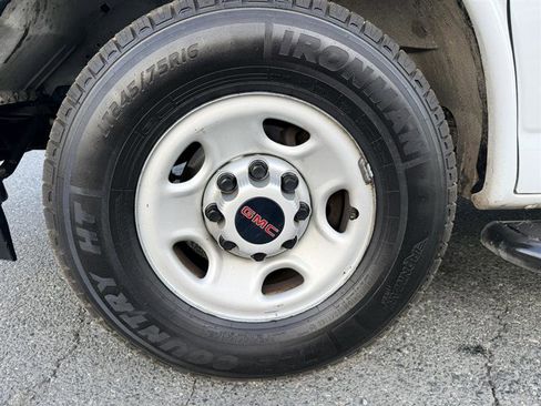Used 2019 GMC Savana 2500 w/ Driver Convenience Package RWD image 9