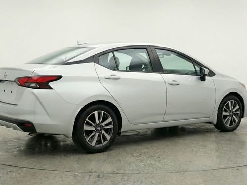 Used 2025 Nissan Versa SV image 9