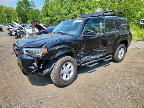 Used 2024 Toyota 4Runner SR5 AWD/4WD image 2