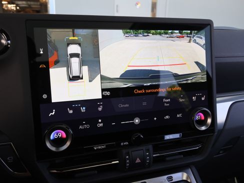 Used 2025 Lexus GX 550 w/ Accessory Package (2T) image 27