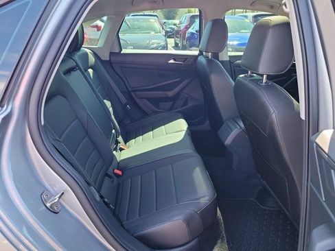 Certified 2023 Volkswagen Jetta SE w/ Panoramic Sunroof Package FWD image 9