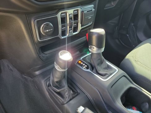 Used 2022 Jeep Gladiator Sport AWD/4WD image 24