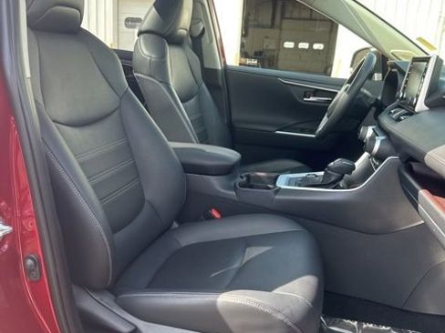 Used 2020 Toyota RAV4 Limited AWD/4WD image 43