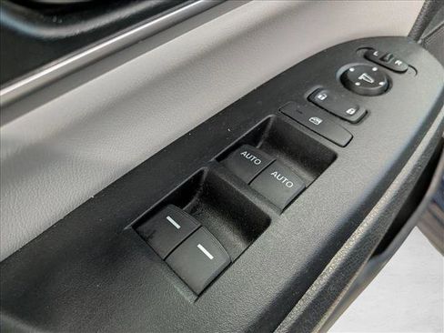 Used 2017 Honda CR-V Touring image 10