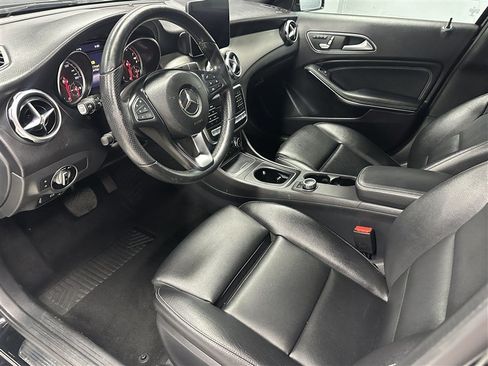Used 2020 Mercedes-Benz GLA 250 4MATIC w/ Premium Package image 2