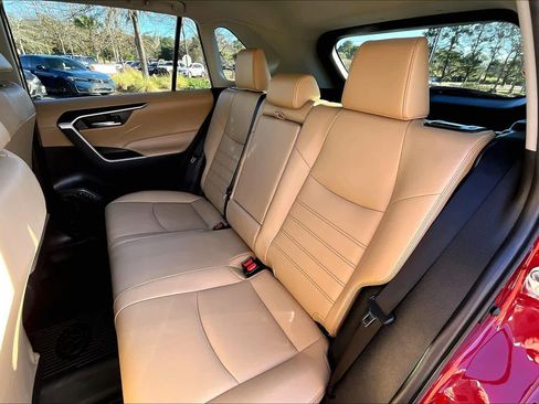 Used 2022 Toyota RAV4 XLE Premium image 19