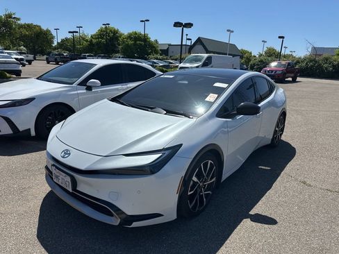 Used 2024 Toyota Prius Prime Premium w/ Advanced Technology Package FWD image 3
