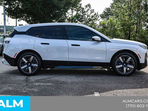 Used 2025 BMW iX xDrive50 AWD/4WD image 10