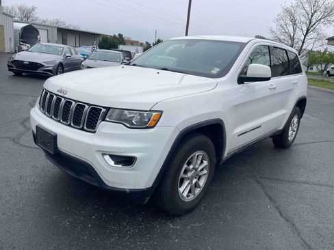 Used 2020 Jeep Grand Cherokee Laredo image 2