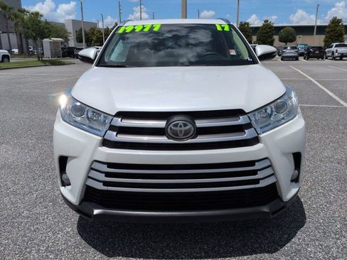 Used 2017 Toyota Highlander XLE AWD/4WD image 9