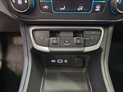 Used 2024 GMC Terrain SLE image 29