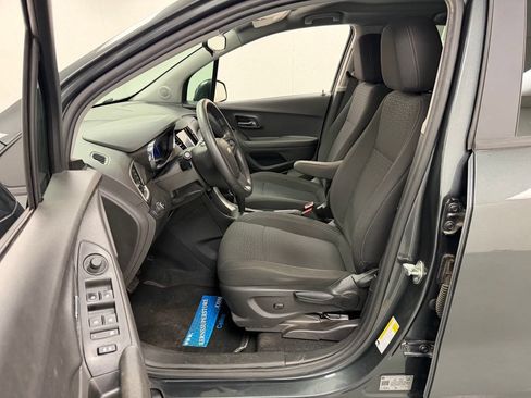 Used 2020 Chevrolet Trax LS FWD image 18