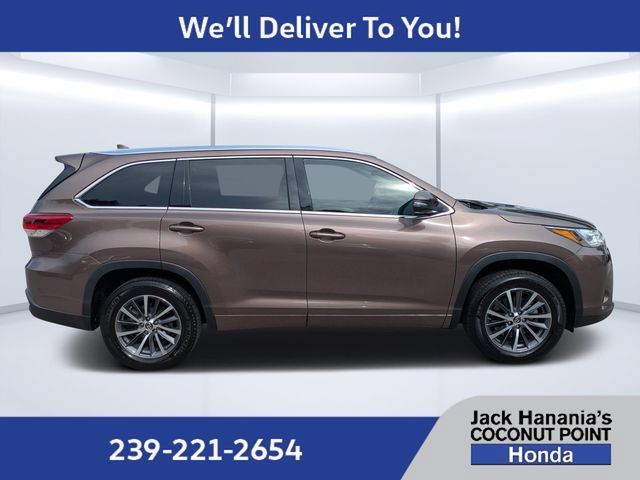 Used 2018 Toyota Highlander XLE FWD image 3