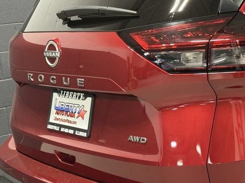 Used 2025 Nissan Rogue S AWD/4WD image 16