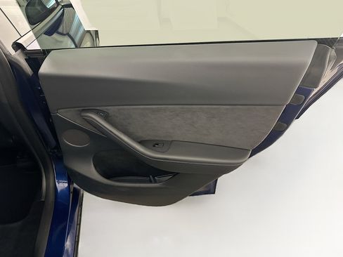 Used 2023 Tesla Model Y Long Range AWD/4WD image 30