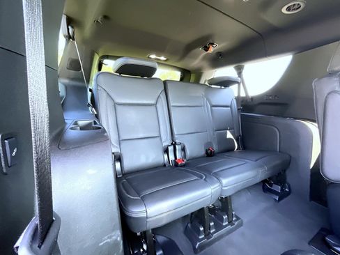 Used 2025 GMC Yukon XL Denali AWD/4WD image 19