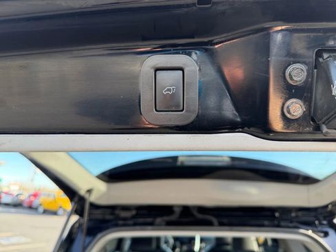 Used 2017 Toyota Sienna SE Premium image 24