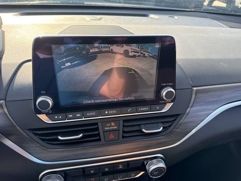 Used 2025 Nissan Altima 2.5 SV FWD image 19