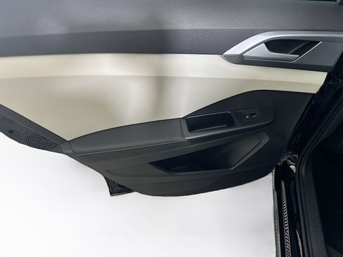 Used 2025 Volkswagen Taos SE image 25