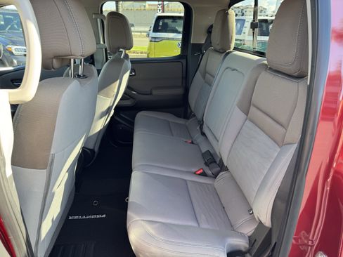 Used 2022 Nissan Frontier SV w/ Technology Package image 30