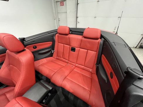 Used 2010 BMW 135i Convertible w/ Premium Pkg image 32