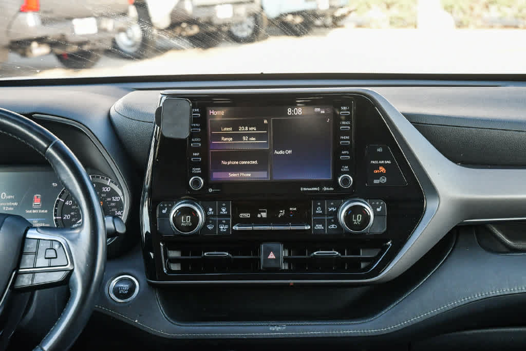 Used 2020 Toyota Highlander XLE w/ Preferred Accessory Package AWD/4WD image 14
