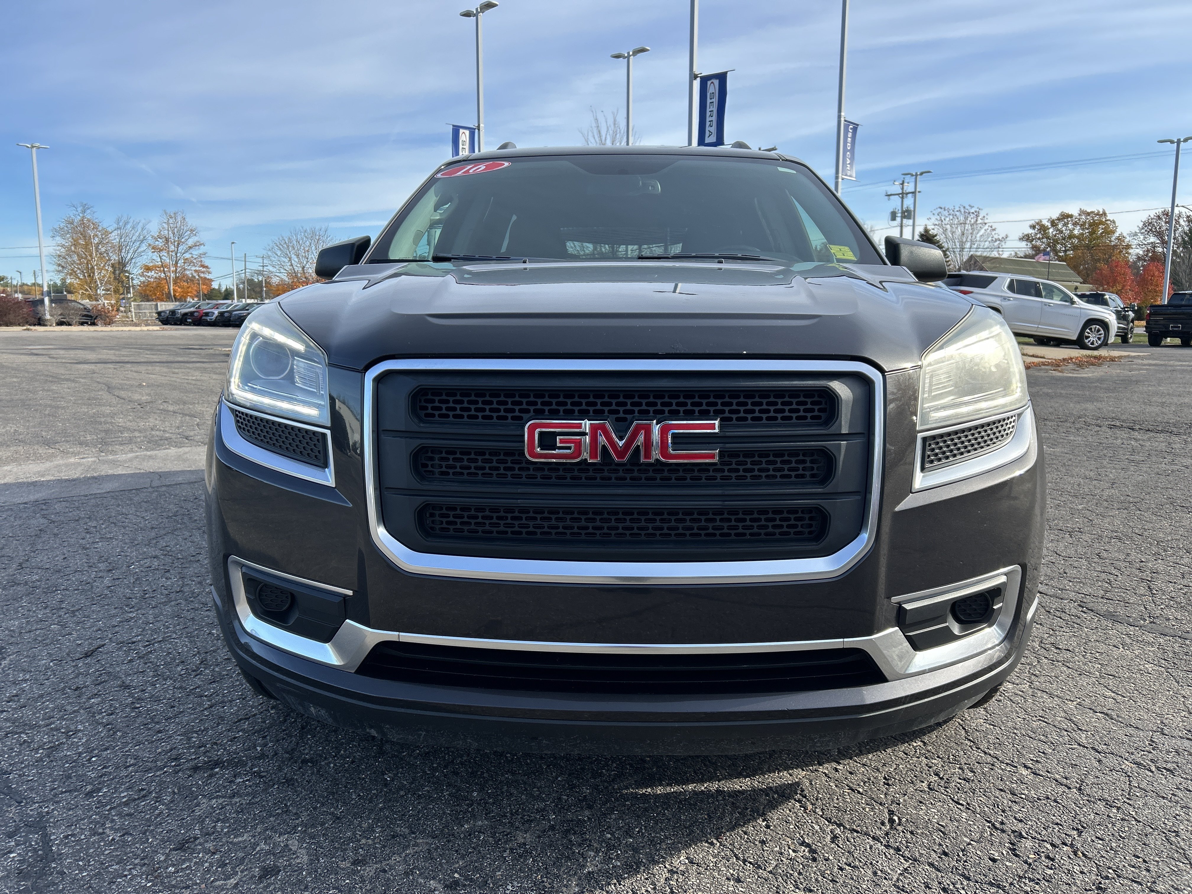 Used 2016 GMC Acadia SLE AWD/4WD image 8