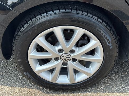 Used 2010 Volkswagen Jetta Limited Edition FWD image 16