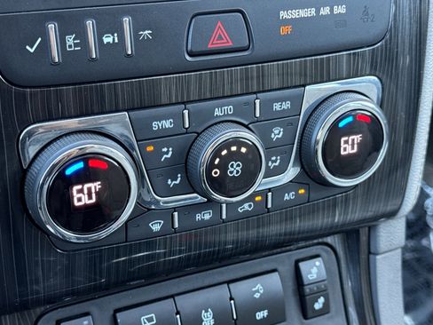 Used 2016 Chevrolet Traverse LT image 17